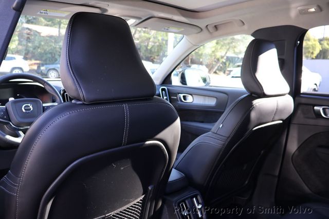 2025 Volvo XC40 B5 AWD Plus Dark Theme - 22961952 - 11