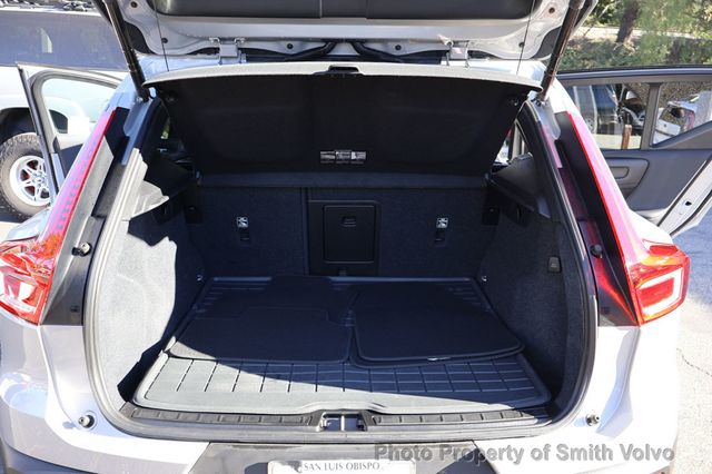 2025 Volvo XC40 B5 AWD Plus Dark Theme - 22961952 - 13