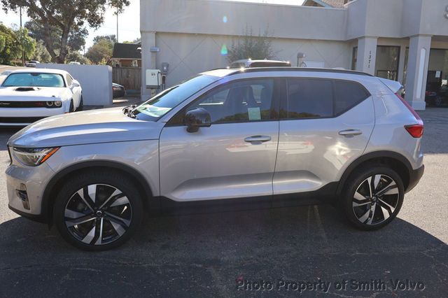 2025 Volvo XC40 B5 AWD Plus Dark Theme - 22961952 - 1