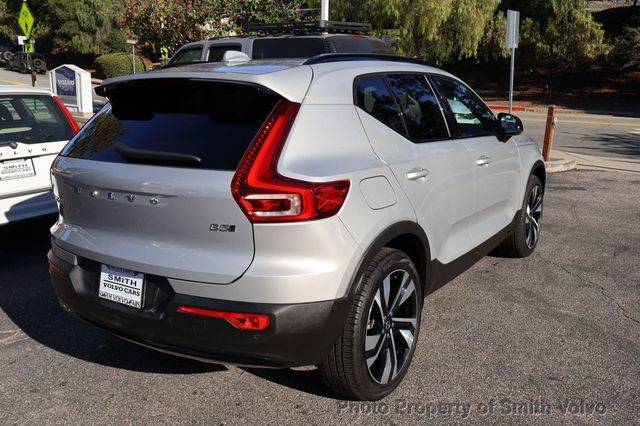 2025 Volvo XC40 B5 AWD Plus Dark Theme - 22961952 - 4
