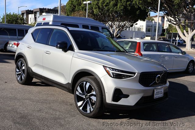 2025 Volvo XC40 B5 AWD Plus Dark Theme - 22961952 - 6