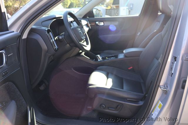 2025 Volvo XC40 B5 AWD Plus Dark Theme - 22961952 - 8