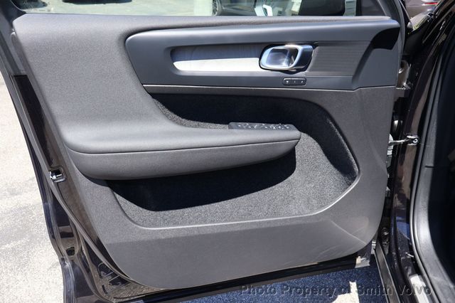 2025 Volvo XC40 B5 AWD Plus Dark Theme - 23070992 - 10