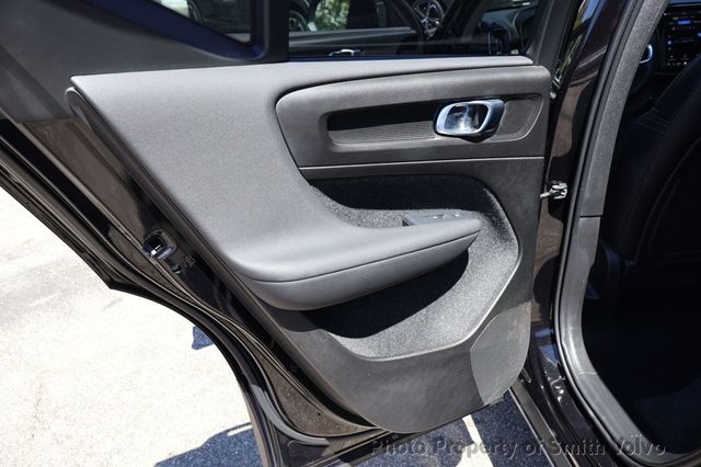 2025 Volvo XC40 B5 AWD Plus Dark Theme - 23070992 - 11