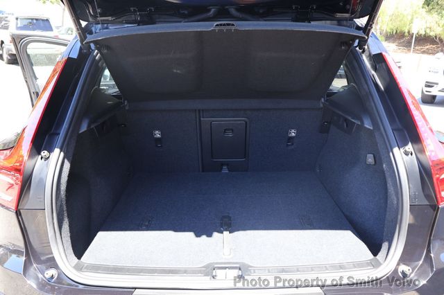 2025 Volvo XC40 B5 AWD Plus Dark Theme - 23070992 - 21