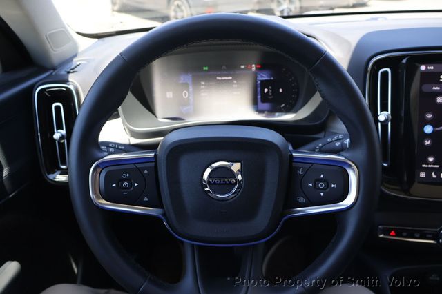 2025 Volvo XC40 B5 AWD Plus Dark Theme - 23070992 - 22