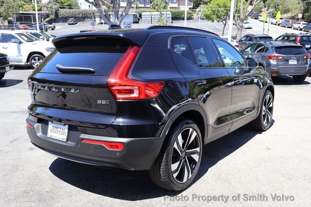 2025 Volvo XC40 B5 AWD Plus Dark Theme - 23070992 - 4