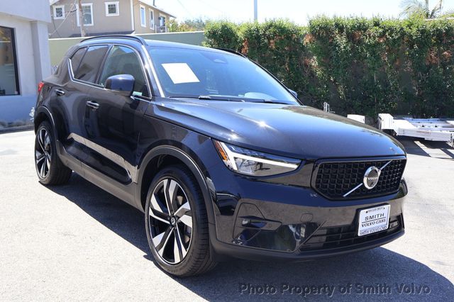 2025 Volvo XC40 B5 AWD Plus Dark Theme - 23070992 - 6