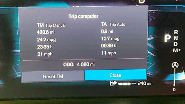 2025 Volvo XC40 B5 AWD Plus Dark Theme with Climate Package - 22965603 - 15