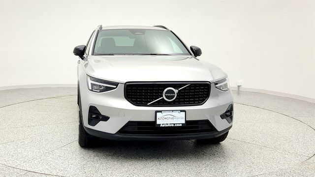 2025 Volvo XC40 B5 AWD Plus Dark Theme with Climate Package - 22965603 - 1