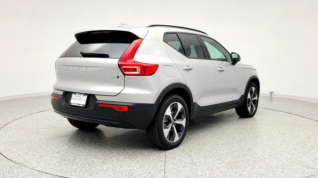 2025 Volvo XC40 B5 AWD Plus Dark Theme with Climate Package - 22965603 - 4