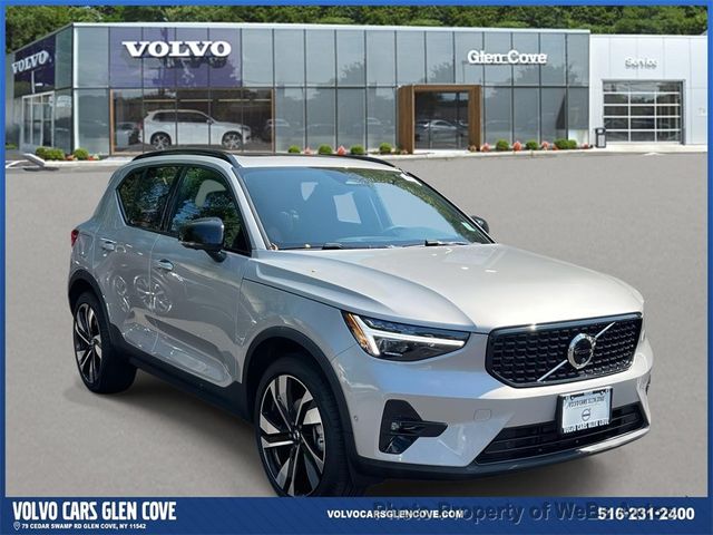 2025 Volvo XC40 B5 Ultra Dark AWD's photo
