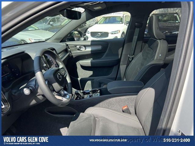 2025 Volvo XC40 B5 AWD Ultra Dark Theme - 23012438 - 13