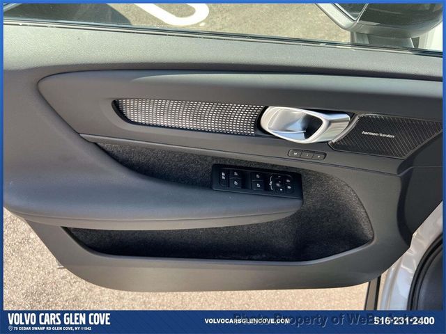 2025 Volvo XC40 B5 AWD Ultra Dark Theme - 23012438 - 14