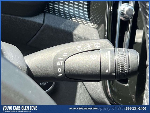 2025 Volvo XC40 B5 AWD Ultra Dark Theme - 23012438 - 23