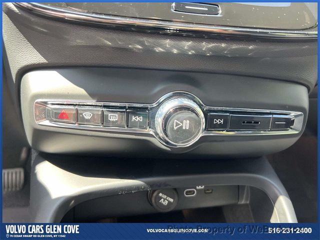 2025 Volvo XC40 B5 AWD Ultra Dark Theme - 23012438 - 29