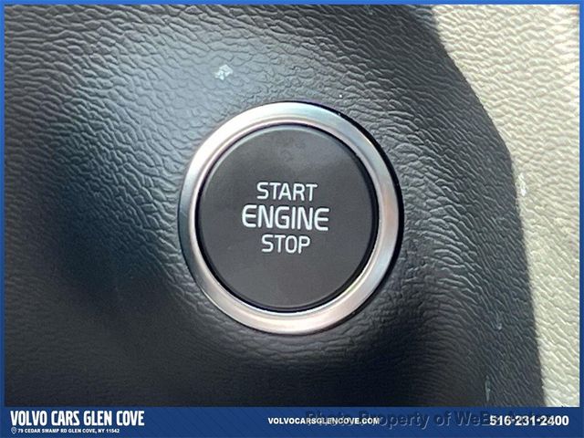 2025 Volvo XC40 B5 AWD Ultra Dark Theme - 23012438 - 31