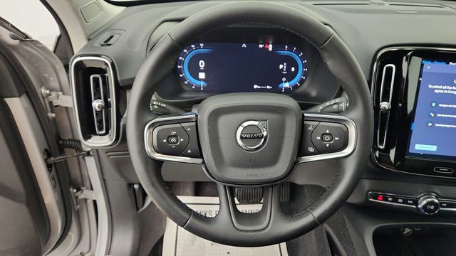 2025 Volvo XC40 B5 AWD Ultra Dark Theme - 23044131 - 12