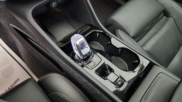 2025 Volvo XC40 B5 AWD Ultra Dark Theme - 23044131 - 14