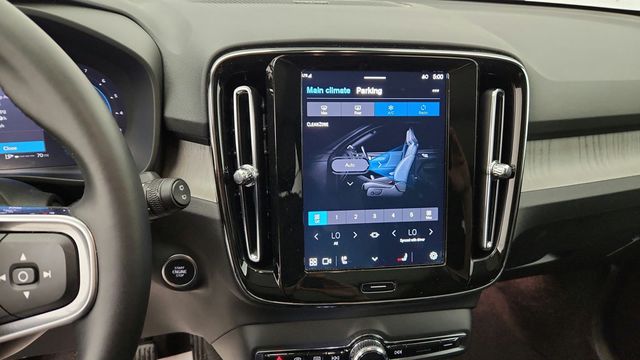 2025 Volvo XC40 B5 AWD Ultra Dark Theme - 23044131 - 15