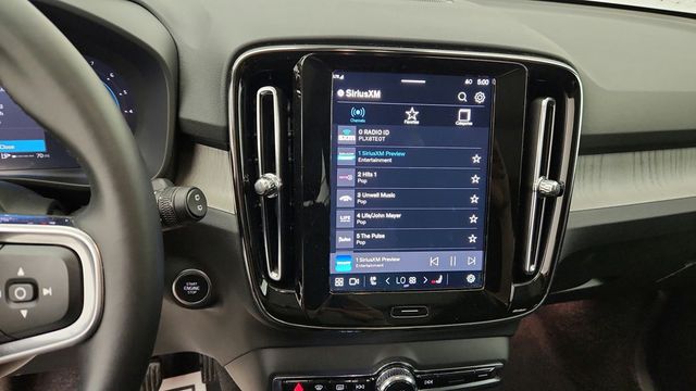 2025 Volvo XC40 B5 AWD Ultra Dark Theme - 23044131 - 16