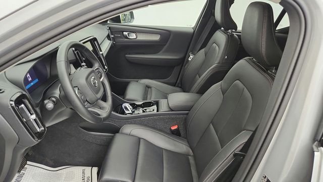 2025 Volvo XC40 B5 AWD Ultra Dark Theme - 23044131 - 17