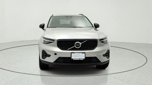 2025 Volvo XC40 B5 AWD Ultra Dark Theme - 23044131 - 1