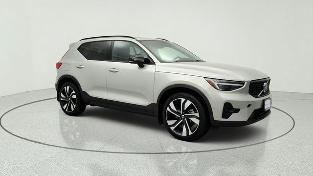 2025 Volvo XC40 B5 AWD Ultra Dark Theme - 23044131 - 2