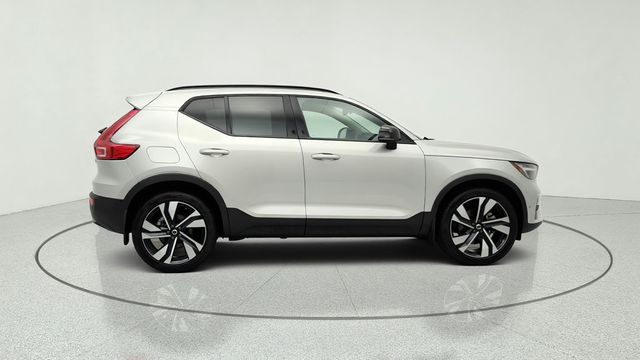 2025 Volvo XC40 B5 AWD Ultra Dark Theme - 23044131 - 3