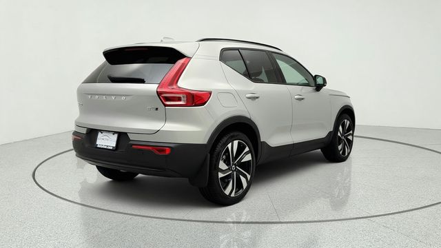 2025 Volvo XC40 B5 AWD Ultra Dark Theme - 23044131 - 4