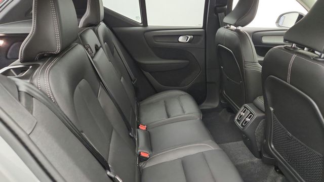 2025 Volvo XC40 B5 AWD Ultra Dark Theme w/ Climate Package - 23044131 - 20