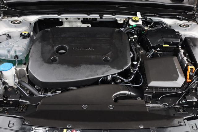 2025 Volvo XC40 Plus Dark Theme - 23032473 - 9