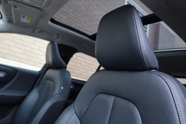 2025 Volvo XC40 Plus Dark Theme - 23032473 - 16