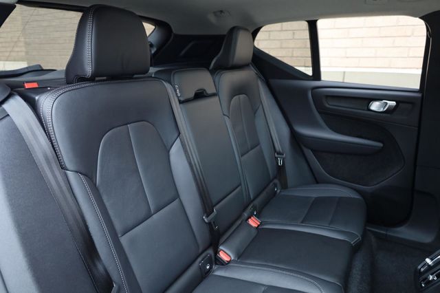 2025 Volvo XC40 Plus Dark Theme - 23032473 - 24