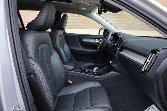 2025 Volvo XC40 Plus Dark Theme - 23032473 - 28
