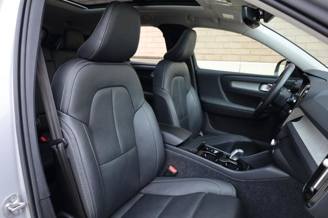 2025 Volvo XC40 Plus Dark Theme - 23032473 - 29