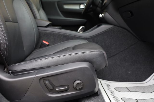 2025 Volvo XC40 Plus Dark Theme - 23032473 - 30