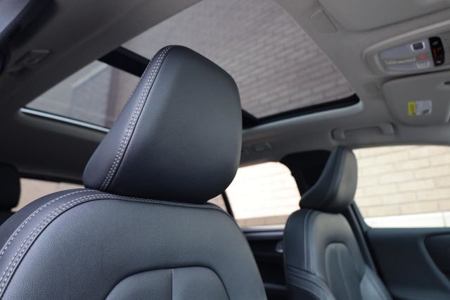 2025 Volvo XC40 Plus Dark Theme - 23032473 - 31