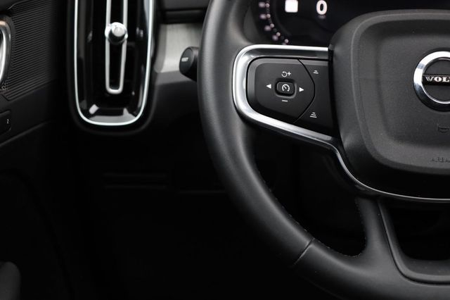 2025 Volvo XC40 Plus Dark Theme - 23032473 - 35