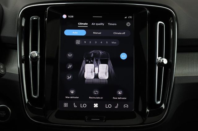 2025 Volvo XC40 Plus Dark Theme - 23032473 - 40