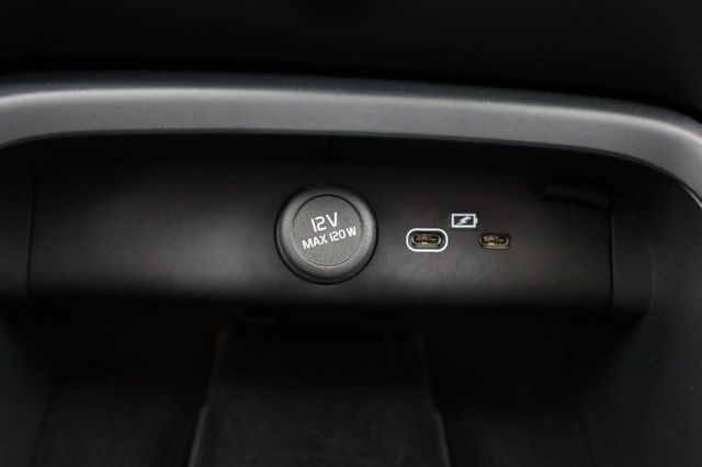 2025 Volvo XC40 Plus Dark Theme - 23032473 - 46