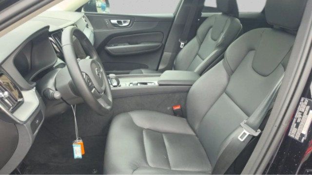 2025 Volvo XC60 B5 AWD Core - 23099775 - 4
