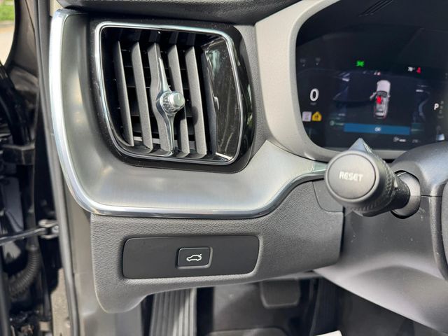 2025 Volvo XC60 B5 AWD Core - 22939713 - 18