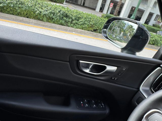 2025 Volvo XC60 B5 AWD Core - 22939713 - 30