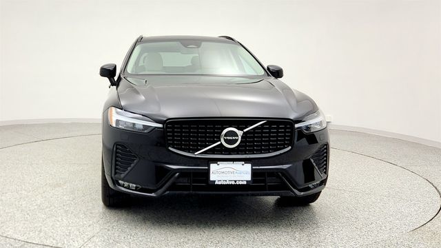 2025 Volvo XC60 B5 AWD Core with 19'' Wheels + Protection & Climate Packages - 22971165 - 1