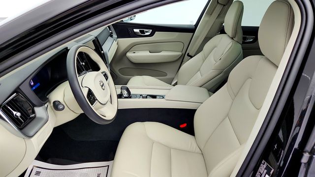 2025 Volvo XC60 B5 AWD Core with 19'' Wheels + Protection & Climate Packages - 22971165 - 20