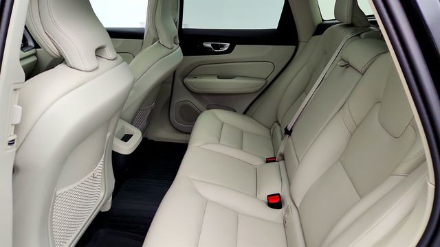 2025 Volvo XC60 B5 AWD Core with 19'' Wheels + Protection & Climate Packages - 22971165 - 21