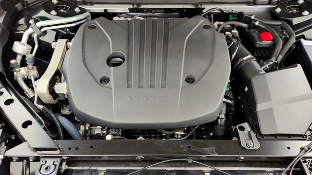 2025 Volvo XC60 B5 AWD Core with 19'' Wheels + Protection & Climate Packages - 22971165 - 27