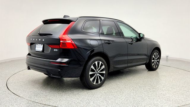 2025 Volvo XC60 B5 AWD Core with 19'' Wheels + Protection & Climate Packages - 22971165 - 4
