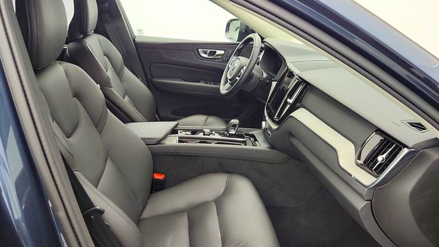 2025 Volvo XC60 B5 AWD Plus - 23001258 - 22
